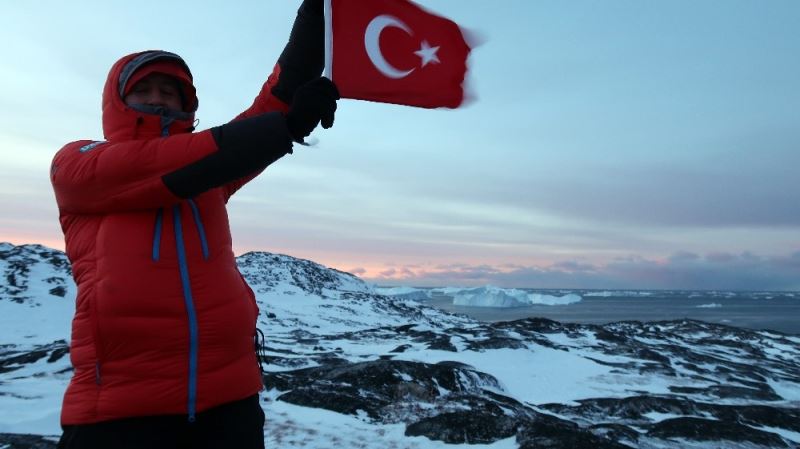 Türk ekip Grönland’daki buzul vadisini kızakla böyle geçti
