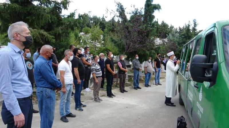 Sahte alkolden hayatını kaybeden avukat toprağa verildi