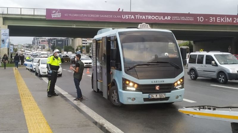 İstanbul Maltepe’de denetimlerde bir yolcu minibüsüne ve ticari taksiye ceza kesildi
