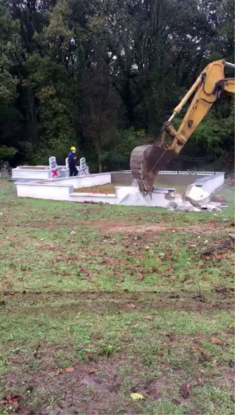 Pendik’teki Kurtdoğmuş köyü’nde mezarlıklar İBB tarafından yıkıldı