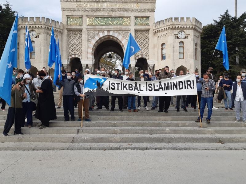 Beyazıt Meydanı’nda Fransa’nın İslam’a karşı açıklamaları protesto edildi