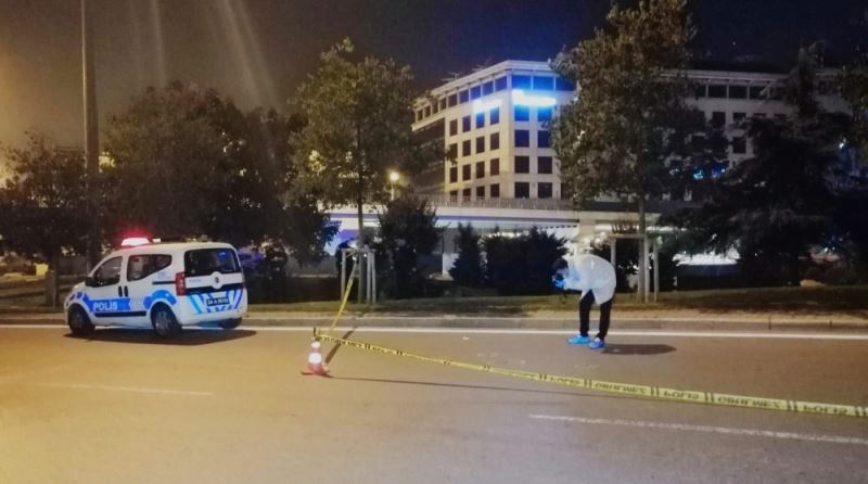 Maltepe’de otomobilden atılan kişi daha sonra kurşunların hedefi oldu
