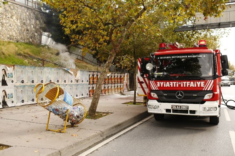 Beşiktaş’ta yer altındaki elektrik kablolarından dolayı yangın çıktı
