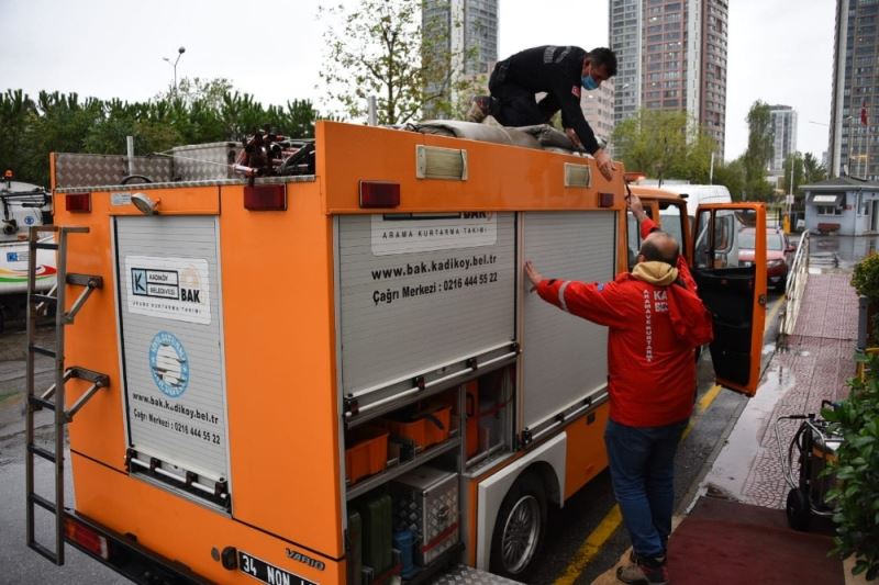 Kadıköy İzmir’in yaralarını sarmak için yola çıktı
