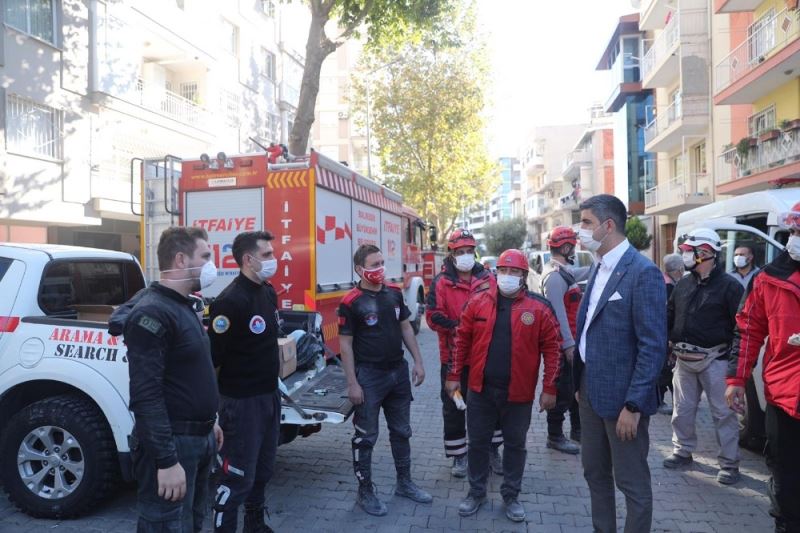 Başkan Yüksel, İzmir’de deprem bölgesinde incelemelerde bulundu
