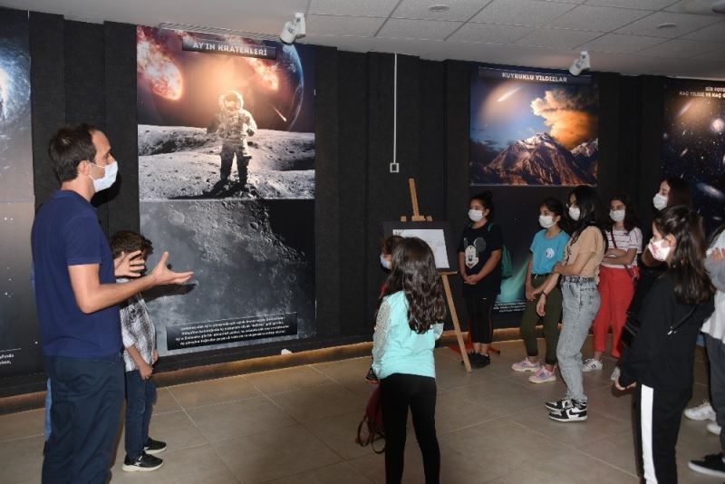 Öğrenciler Uzay Haftası kapsamında teleskop ile Jüpiter’i gözlemlediler
