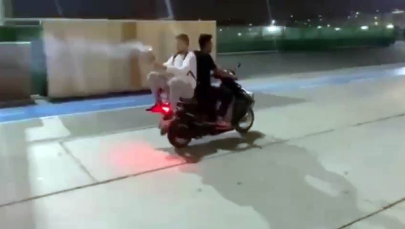 (Özel) İstanbul’da havai fişekli motosikletli magandalar 