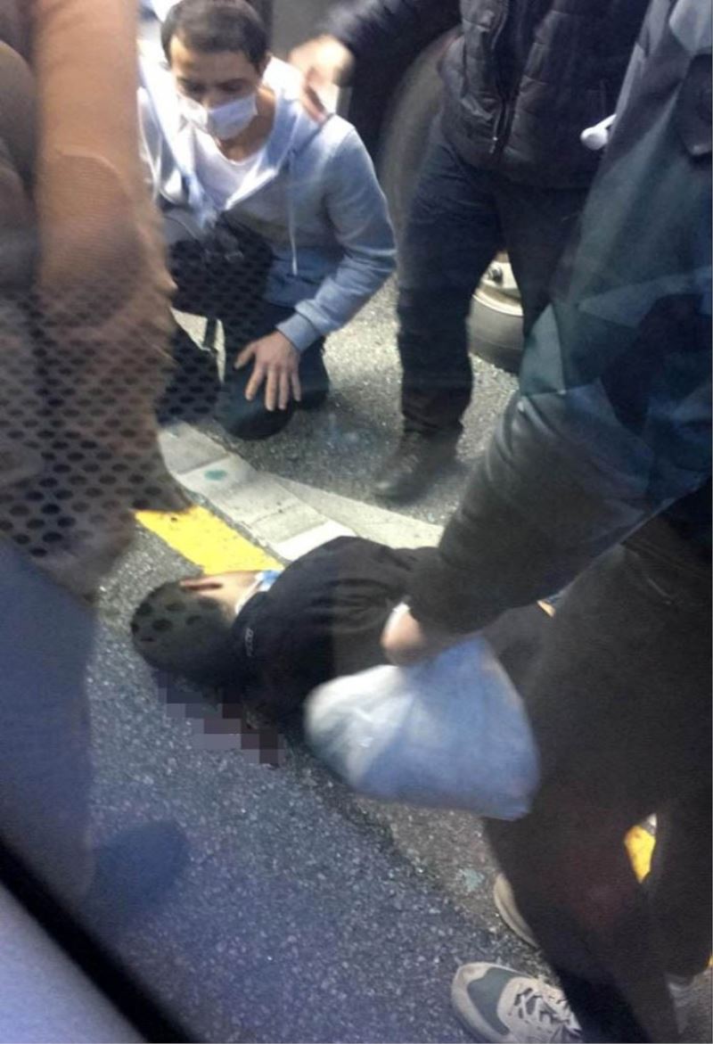 Avcılar’da İBB Sosyal Tesisler durağında metrobüs bir yayaya çarptı. Kazada metrobüs içinden de yaralanan yolcular olurken, olay yerine polis ve sağlık ekipleri sevk edildi.
