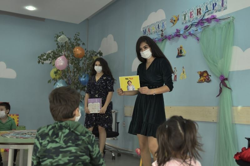 Masal terapisi ile çocukların iç dünyasına ulaşılıyor
