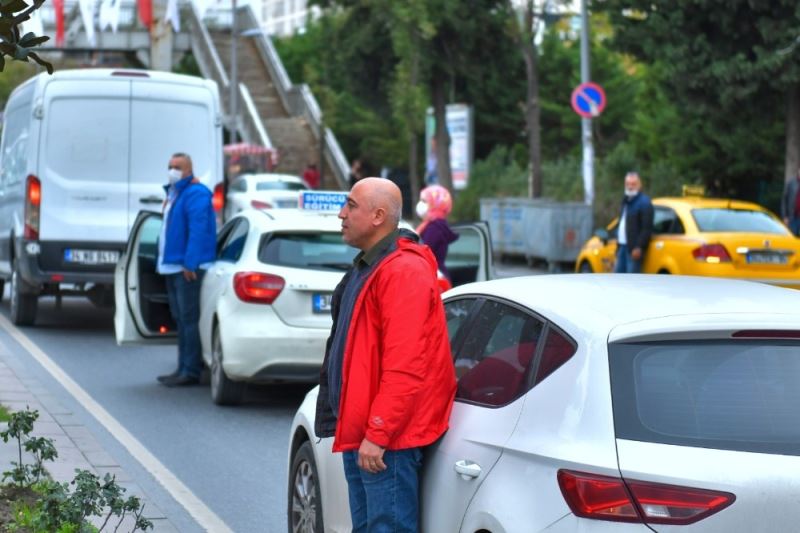 Pandemiyle mücadele eden sağlık çalışanları Ata’sını unutmadı