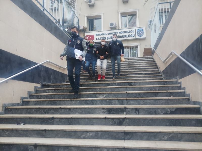 Silivri’de eski karısı ve eşini öldüren zanlı adliyeye sevk edildi
