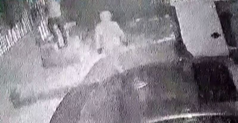 (Özel) Hırsızların alarm paniği kamerada