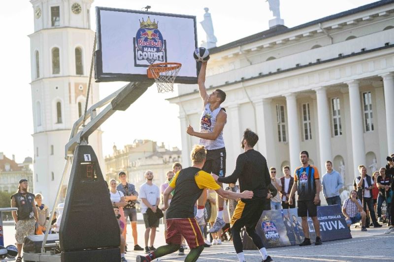 Red Bull Half Court şampiyonunu arıyor
