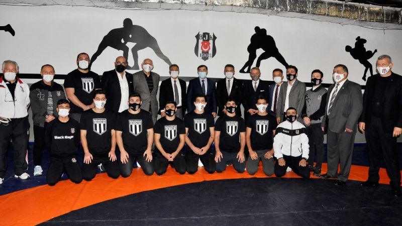 Beşiktaş’ın yeni boks ve güreş salonları, federasyonlarca ziyaret edildi
