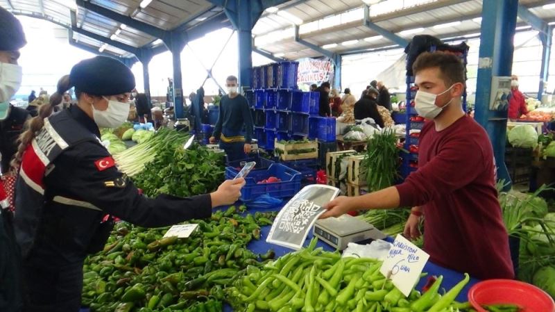 Pazar esnafı HES Kodlarının çıktısını alarak tezgahlarına kodu
