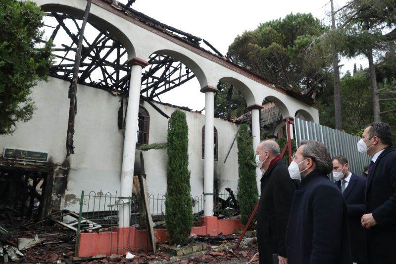 Cumhurbaşkanı Erdoğan, Vaniköy Camii’de incelemelerde bulundu
