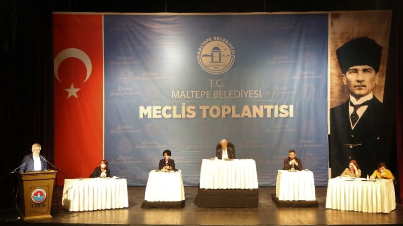 İzmir depreminde hayatını kaybedenler Maltepe Belediye Meclisi’nde anıldı
