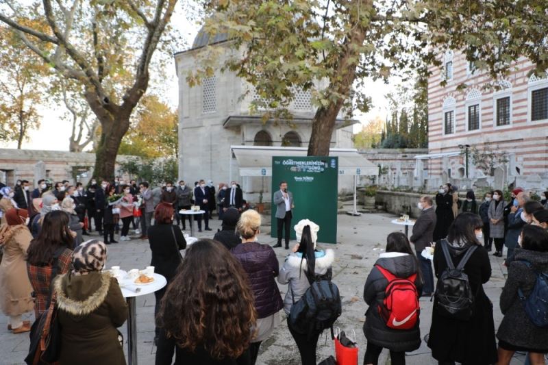 Eyüpsultan Belediyesi öğretmenlerine kutlama
