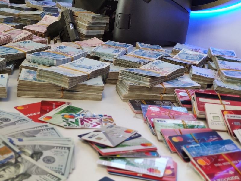 İstanbul’da yasa dışı bahis operasyonu: 1 milyon 360 bin TL ele geçirildi
