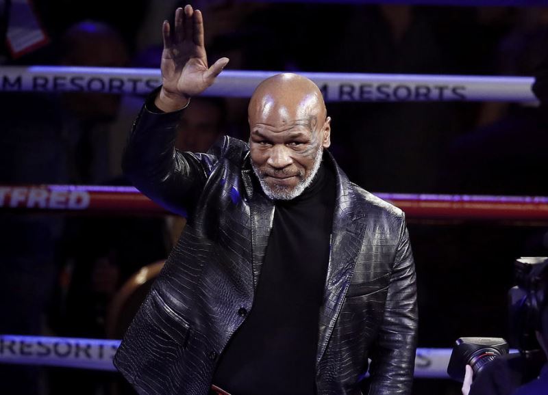 Mike Tyson ringlere döndü
