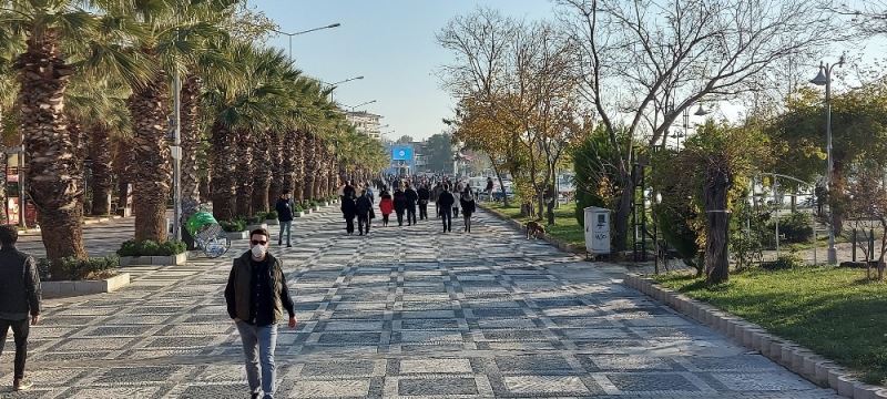 Silivri’de sosyal mesafe hiçe sayıldı
