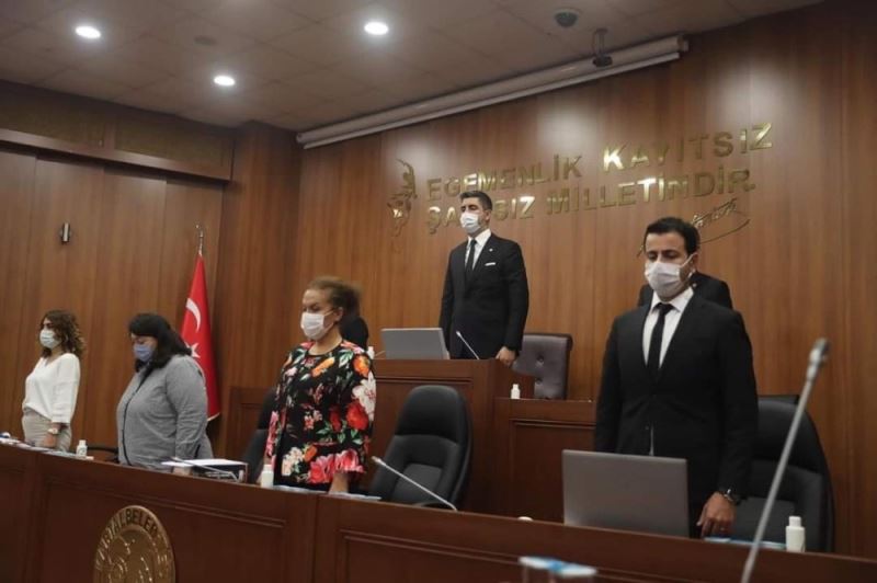 İzmir depreminde hayatını kaybedenler Kartal’da anıldı
