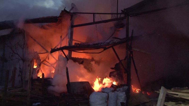 Çekmeköy’de bin metrekarelik kereste atölyesi alev alev yandı
