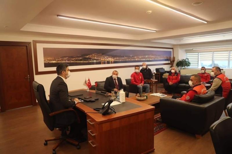İzmir’den dönen Kartal Belediyesi arama-kurtarma ekipleri Başkan Gökhan Yüksel’i ziyaret etti
