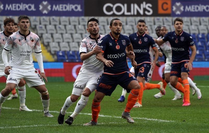 Süper Lig: Medipol Başakşehir: 0 - Gençlerbirliği: 1 (İlk yarı)

