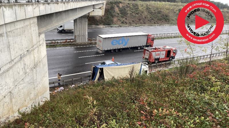 Kuzey Marmara Otoyolu’nda kamyon devrildi: 1 yaralı