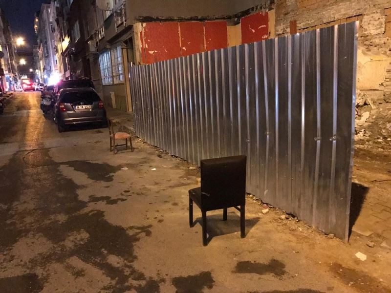 Bakırköy’de değnekçilik yapan 2 kişi gözaltına alındı
