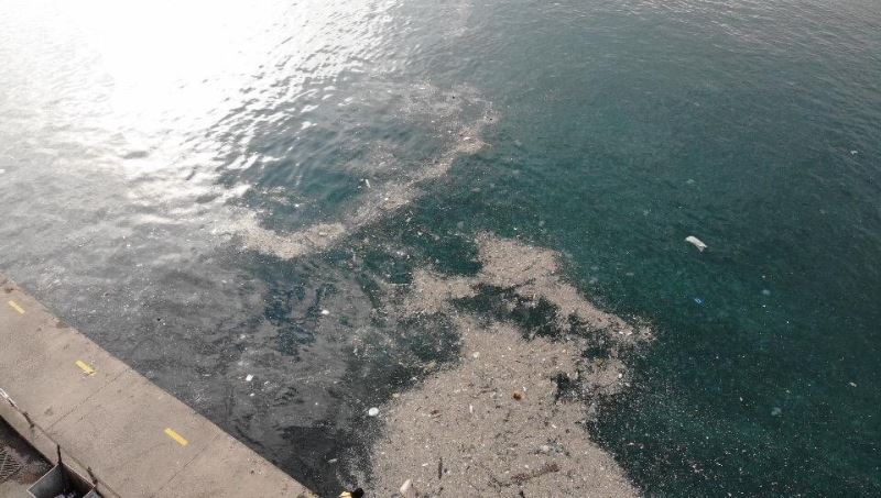 (Drone) Sokağa çıkma kısıtlamasında İstanbul Boğazı’nda çöp adaları oluştu
