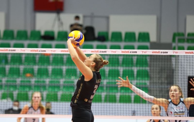 VakıfBank ligdeki liderliğini sürdürüyor
