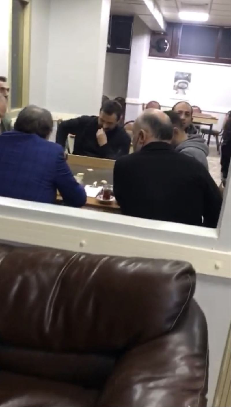 Beyoğlu’nda kepengi indirip oyun oynatan kıraathaneye baskın