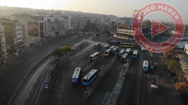 Sokak kısıtlaması sonrası sessizliğe bürünen Kadıköy ve Üsküdar Meydanı havadan görüntülendi
