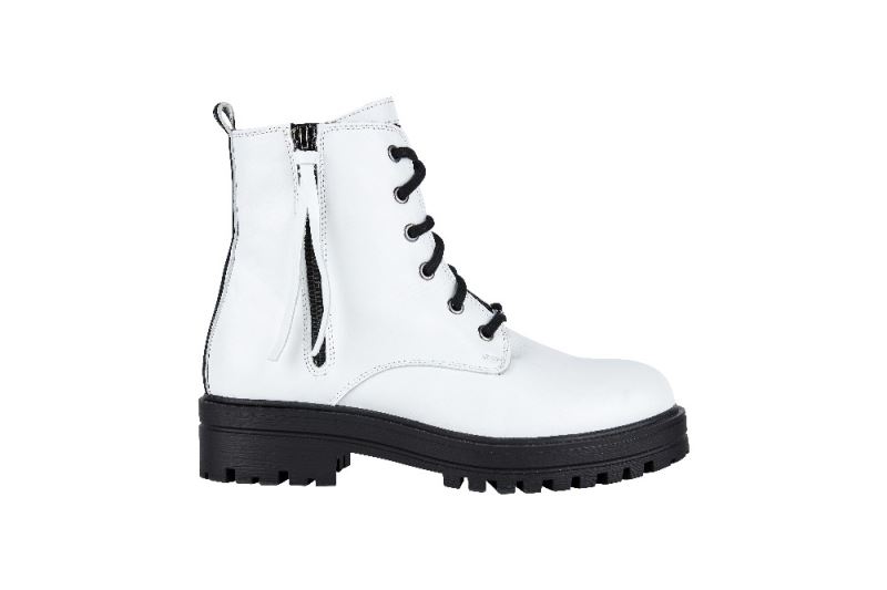 Tekstil ürünleri yüzde 50’ye varan indirimle satışa sunuldu
