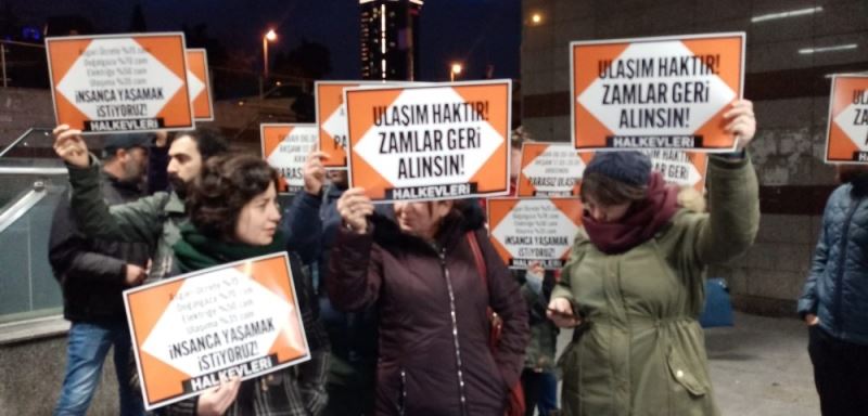 İstanbul’da toplu taşımaya yapılan zam protesto edildi
