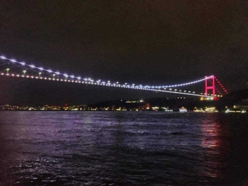 İstanbul’un köprüleri epilepsi hastaları için mor renk ile aydınlatıldı
