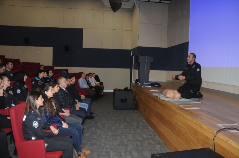 İstanbul Havalimanı’nda görev yapan polis memurlarına ilk yardım eğitimi verildi
