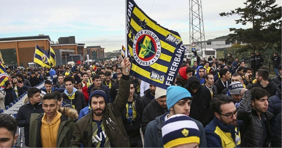 Fenerbahçeli taraftarlar Riva’da toplandı