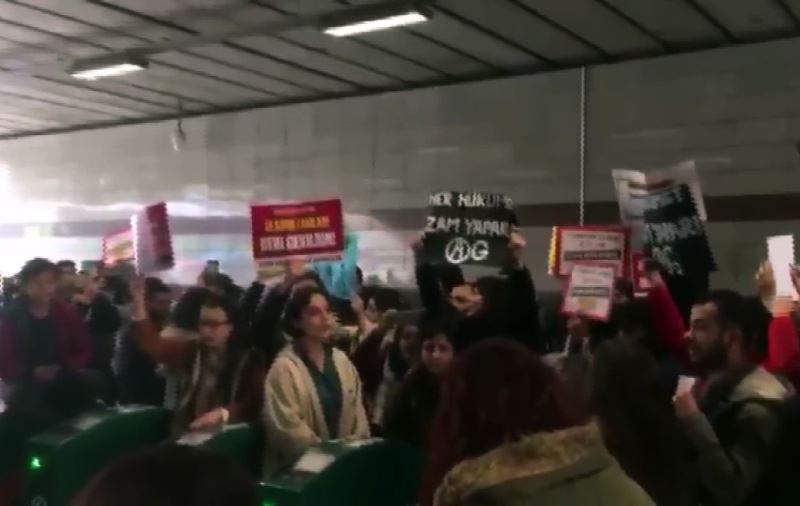 Öğrencilerden İBB’nin ulaşım zammına protesto
