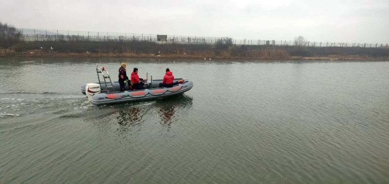 Karadeniz’de kaybolan 19 yaşındaki balıkçıyı arama kurtarma çalışmaları devam ediyor