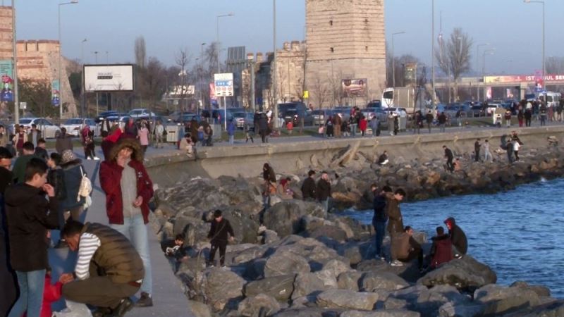 İstanbullular güneşli havanın tadını çıkarttı
