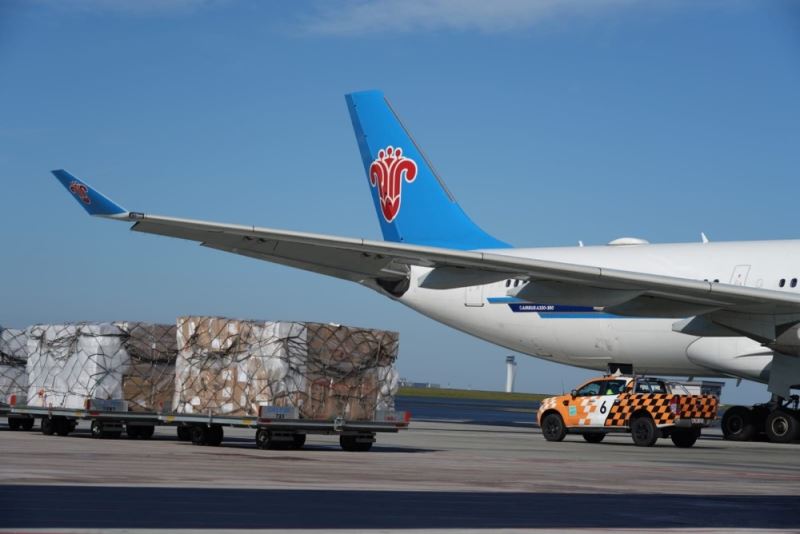 İGA’dan Çin’deki havalimanlarına 3 tonluk tıbbi malzeme desteği
