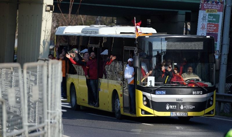 Galatasaray taraftarı Kadıköy’e geldi
