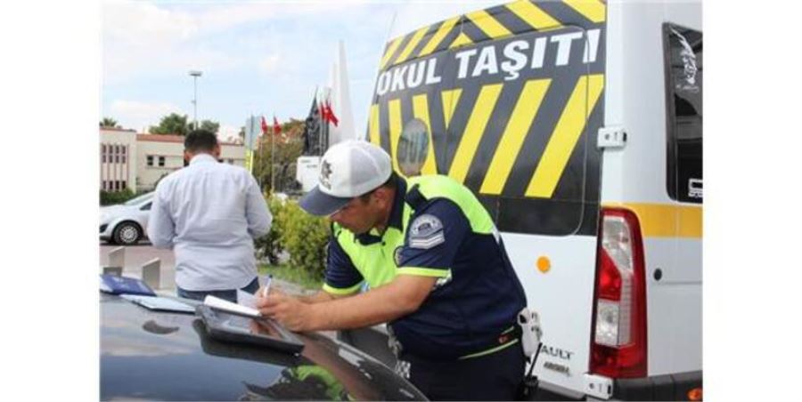 Fatih’te okulların ilk günü servisler denetlendi