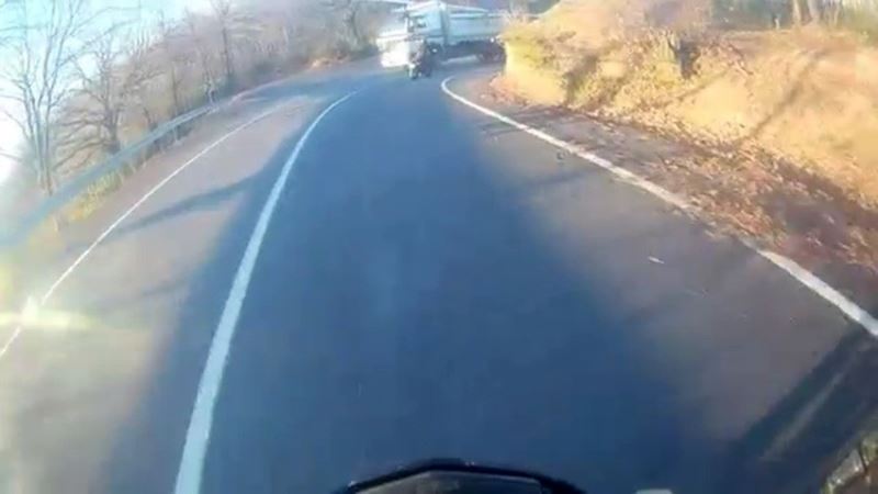 (Özel) Motosiklet sürücülerinin ölümden döndükleri anlar kamerada
