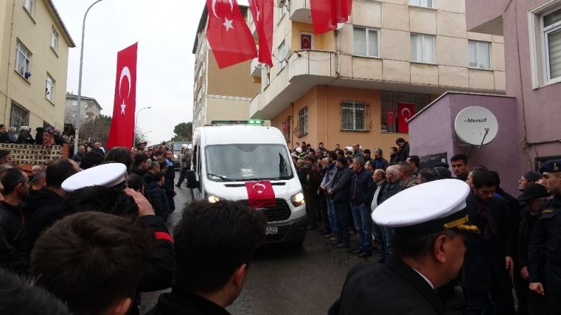 İdlib’de şehit olan uzman çavuşun cenazesi Tuzla’daki evine getirildi
