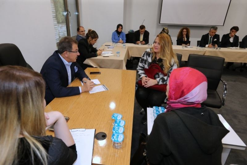 Başkan Deniz Köken, ilçe sakinlerini dinliyor
