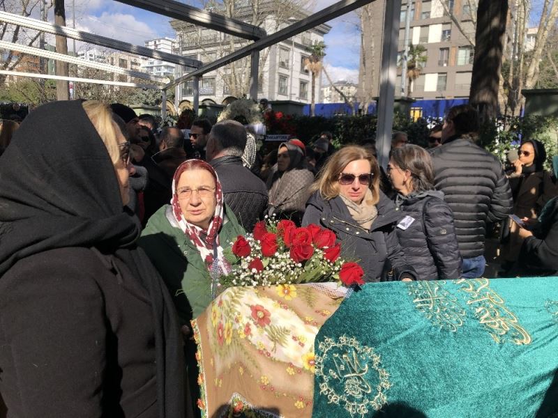 Uçak kazasında hayatını kaybeden Alev Gençoğlu son yolculuğuna uğurlandı
